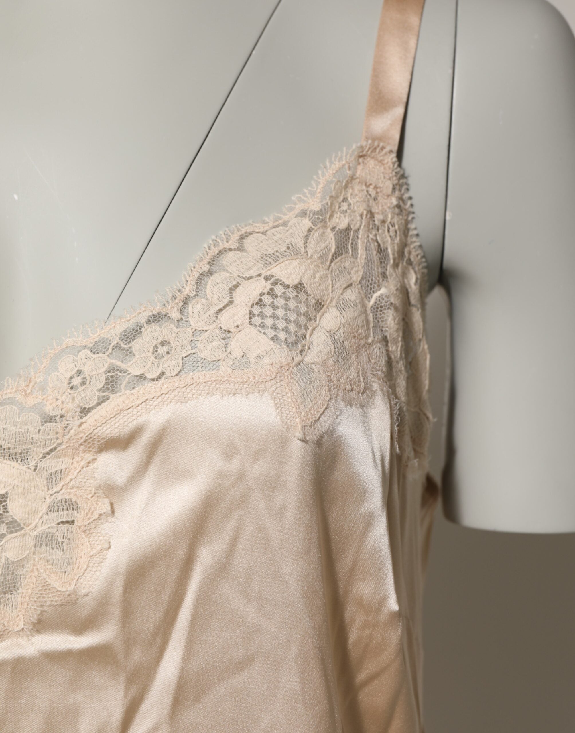 Chemise Lingerie Nude Robe à bordures en dentelle de soie mélangée